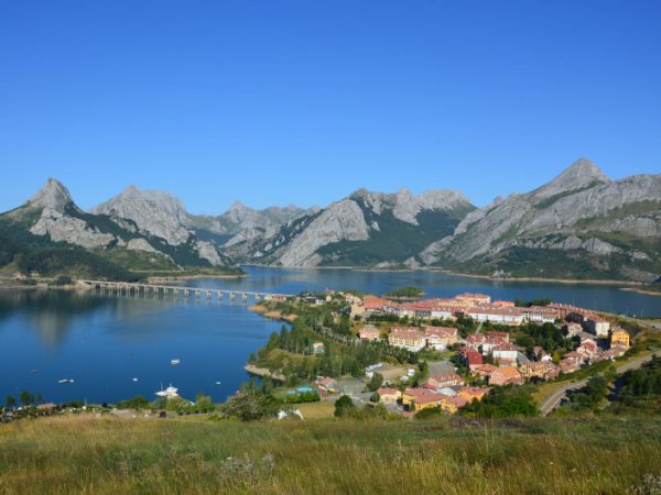 Fiordos Leoneses y Montaña Riaño