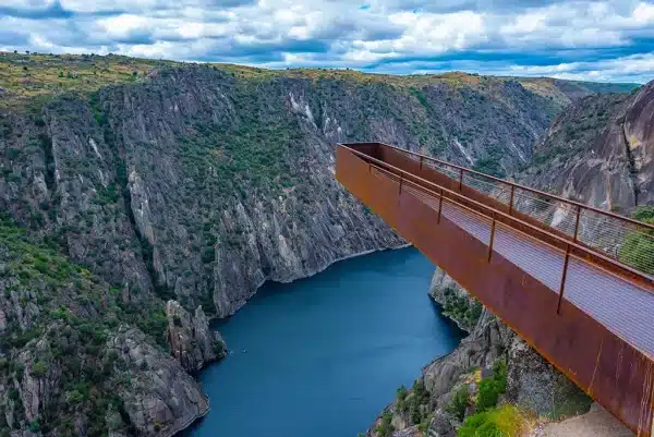 Fiordos y miradores del Duero
